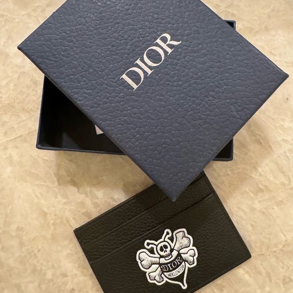 Dior and Shawn Card Holder - Picture 2 of 6